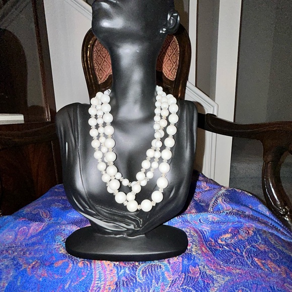 white multi-strand white beads - Picture 3 of 4